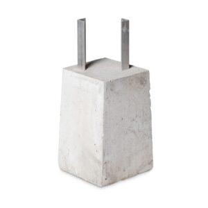 Betonpoer met aluminium hoeklijn